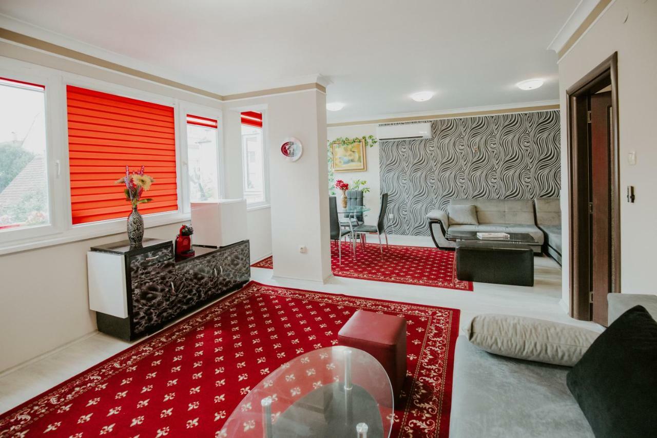 Dimitrovi Apartment Sofia Esterno foto